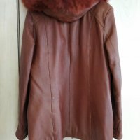 Продавам дамско яке от естествена кожа със сваляща се качулка от лисица, снимка 2 - Якета - 24485031