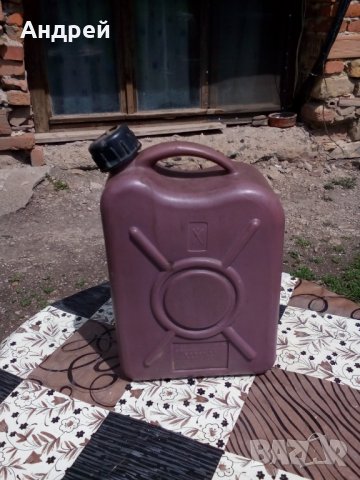 Стара пластмасова туба