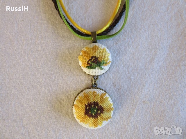 Ръчно бродирани бижута с цветя слънчогледи, снимка 4 - Бижутерийни комплекти - 22129530