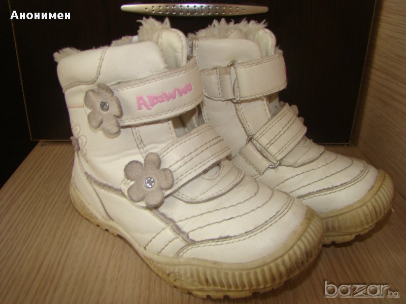 Бели боти / ботушки за зимата на APAWWA - ест. кожа, н. 25, снимка 1
