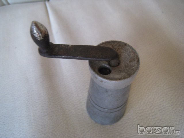 Антикварна мелница за пипер и подправки., снимка 5 - Антикварни и старинни предмети - 19570409