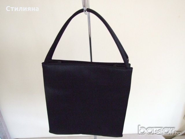Calvin Klein оригинална малка черна чантичка, снимка 4 - Чанти - 18909261
