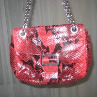 Естествена кожа червена чанта с метална дръжка, снимка 2 - Чанти - 21543638