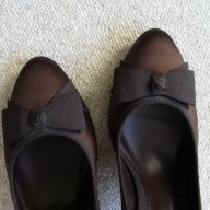 Jones Brown нови елегантни кафяви сатенени обувки №40 , снимка 3 - Дамски обувки на ток - 13160906