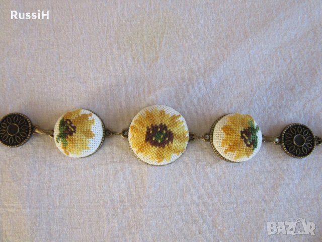 Ръчно бродирани бижута с цветя слънчогледи, снимка 9 - Бижутерийни комплекти - 22129530