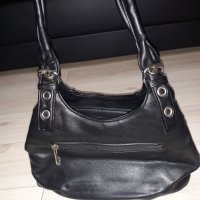 Черна кожена чанта с 3 джоба с орнамент "Дърво", снимка 1 - Чанти - 23623266