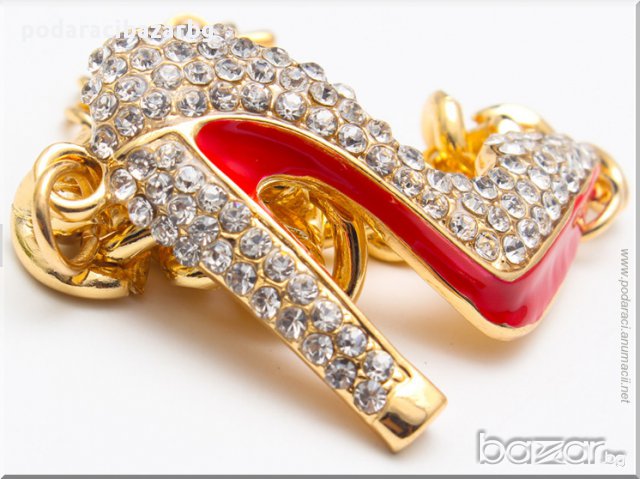 ГРИВНА – ЧЕРВЕНАТА КРИСТАЛНА ОБУВКА, снимка 1