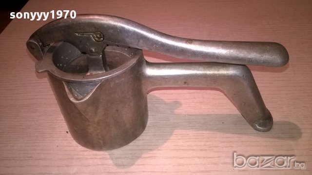 Ретро преса с цедка-23/13/11см-алуминиева, снимка 3 - Антикварни и старинни предмети - 16604498