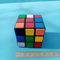Кубчето на Рубик, снимка 1 - Антикварни и старинни предмети - 24637299