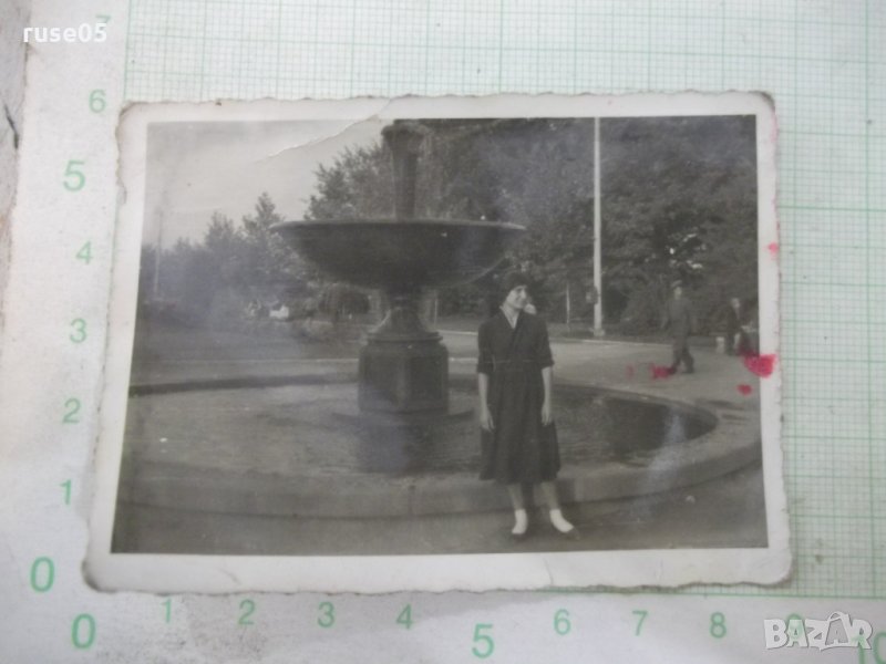 Снимка стара на фонтана в парка на младежта в град Русе, снимка 1