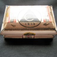 Стара ръчно изработена кутия, снимка 2 - Антикварни и старинни предмети - 17256439