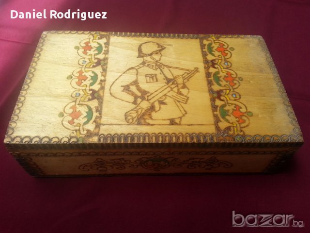 Голяма Стара Войнишка Пирографирана Кутия, снимка 1 - Антикварни и старинни предмети - 16364808