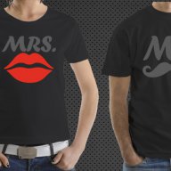 ЗА ВЛЮБЕНИ! LOVE тениски ЗА ВЛЮБЕНИ с MRS & MS MICKEY MOUSE принт! Поръчай с ТВОЯ идея!, снимка 1 - Тениски - 8323565