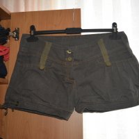 Маслено зелени къси панталони , снимка 1 - Къси панталони и бермуди - 24131009