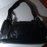 Черна дамска чанта, снимка 2 - Чанти - 23969952