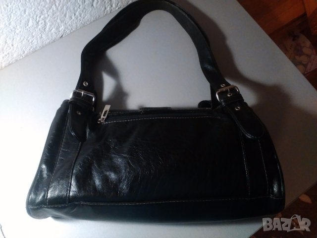 Черна дамска чанта, снимка 2 - Чанти - 23969952