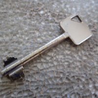 старинен метален ключ от Испания, снимка 1 - Колекции - 22878254