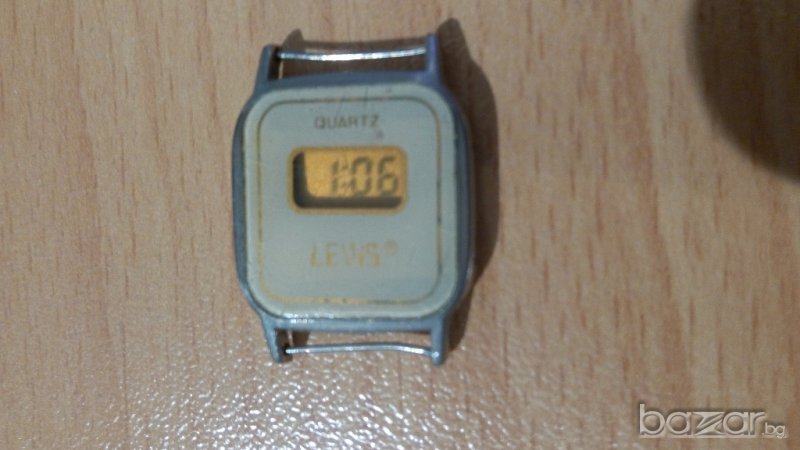 LEVIS дамски стар електронен часовник , снимка 1