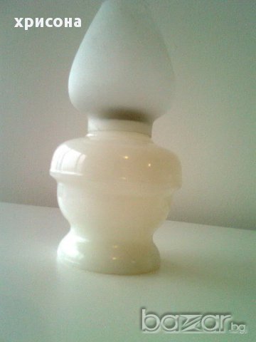 Бяла , стъклена лампа за декорация ,но и работи с фитил, снимка 1 - Декорация за дома - 9220386