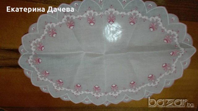Продавам много покривчици за маса и копринени кърпички с българска бродерия, снимка 7 - Декорация за дома - 19303435