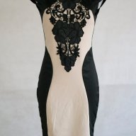 Елегантна вталена рокля в бежово и черно, снимка 3 - Рокли - 17791314