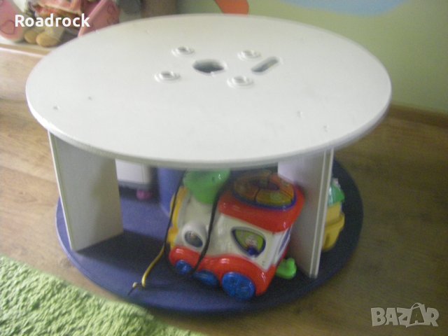 Въртяща се детска масичка - поставка за книжки от макара , снимка 2 - Мебели за детската стая - 23959686