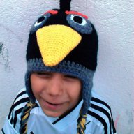 Плетена зимна шапка angry bird, снимка 1 - Шапки, шалове и ръкавици - 6586719