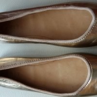  Златисти балеринки, снимка 1 - Дамски ежедневни обувки - 21453185