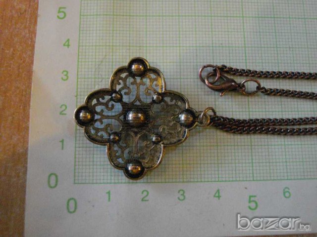 Медальон ажурен с камъни бронзов с помеднено синджирче, снимка 4 - Колиета, медальони, синджири - 7943672