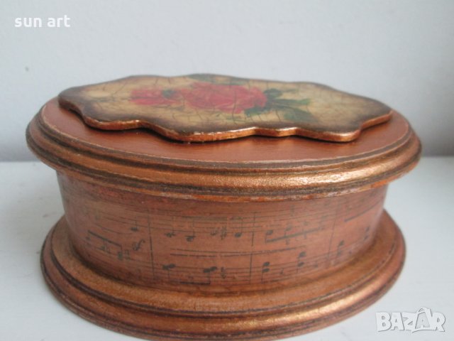 старинна кутийка за бижута -елипса