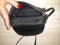 Малка черна кожена чанта с капси  с дълга дръжка , снимка 3