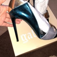 Екстравагантни обувки на Galliano, снимка 3 - Дамски обувки на ток - 21760370