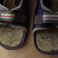 Нови кожени сандали Clarks, 35ти номер, снимка 2 - Детски сандали и чехли - 18675177