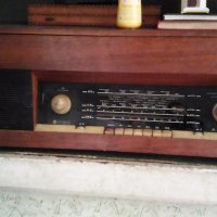 Стари радиа с лампи и магнетофон, снимка 1 - Радиокасетофони, транзистори - 18222339