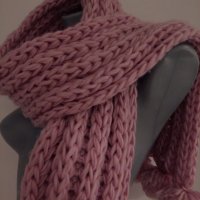 Розов плетен шал , снимка 3 - Шапки - 23864670