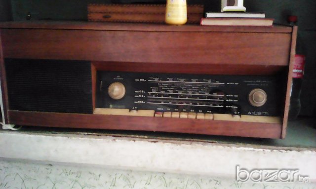 Стари радиа с лампи и магнетофон, снимка 1 - Радиокасетофони, транзистори - 18222339