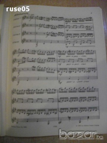 Книга "SUITE IM ALTEN STIL für 3 Violinen und Gitarre"-60стр, снимка 3 - Специализирана литература - 15892468