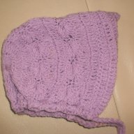 Плетена бебешка шапка в лилаво, нова , снимка 1 - Шапки, шалове и ръкавици - 8672901