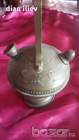 Някакъв съд от жълт метал