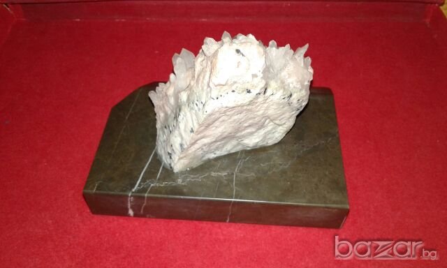 Минерал на мраморна постановка стар от соца., снимка 2 - Антикварни и старинни предмети - 18897241