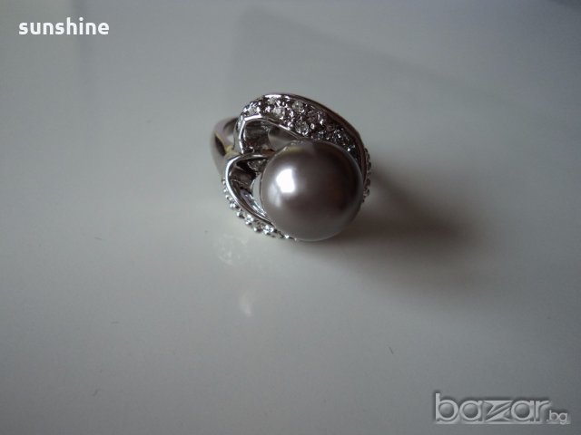 SALE Елегантен пръстен с централно разположена перла, снимка 2 - Пръстени - 18476191