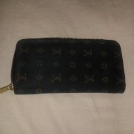 Ново дамско черно кадифено портмоне на Louis Vuitton реплика, снимка 2 - Портфейли, портмонета - 9808398