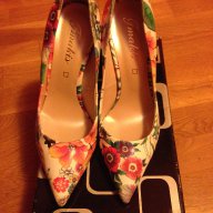 Обувки на цветя , снимка 4 - Дамски обувки на ток - 16189466