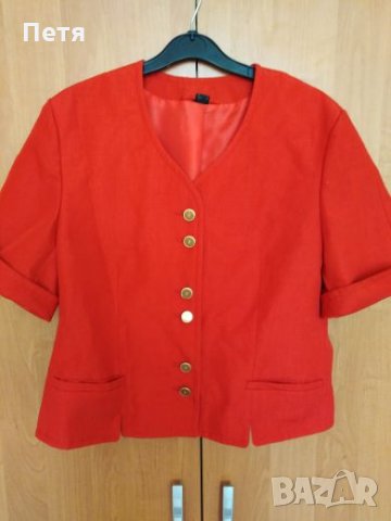 Червено сако