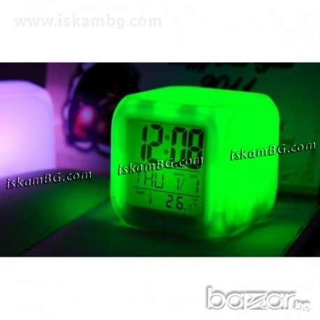 Настолен антистрес LED часовник 7 цвята - код КУБЧЕ