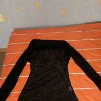 2 черни блузки,Размер М,едната е с ламе,много красива,другата е подарък.Цена-15лв., снимка 2 - Блузи с дълъг ръкав и пуловери - 19858627