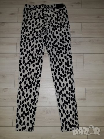 Дамски бял панталон с черни елементи марка H&M , снимка 2 - Панталони - 23794627