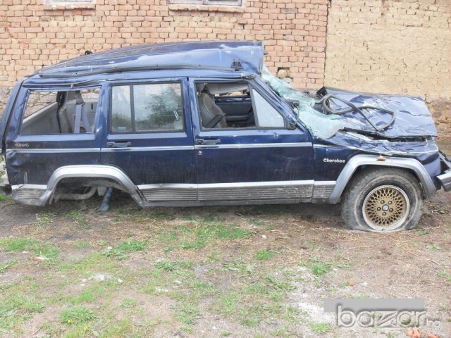 Продавам на части Чероки / Cherokee 4000 бензин и 2100 дизел , снимка 3 - Автомобили и джипове - 6839653