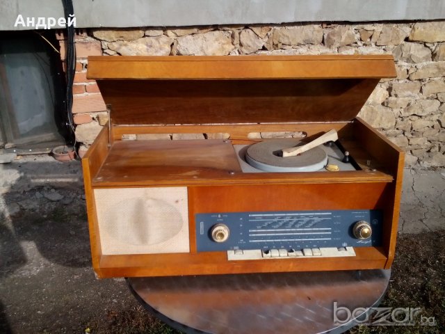 Радио,Радиограмофон АКОРД 10, снимка 2 - Антикварни и старинни предмети - 19852708
