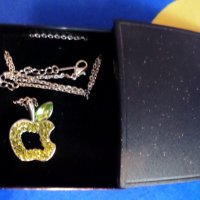 Колие Ябълка от бяло злато и Сваровски кристали, снимка 4 - Колиета, медальони, синджири - 20955816